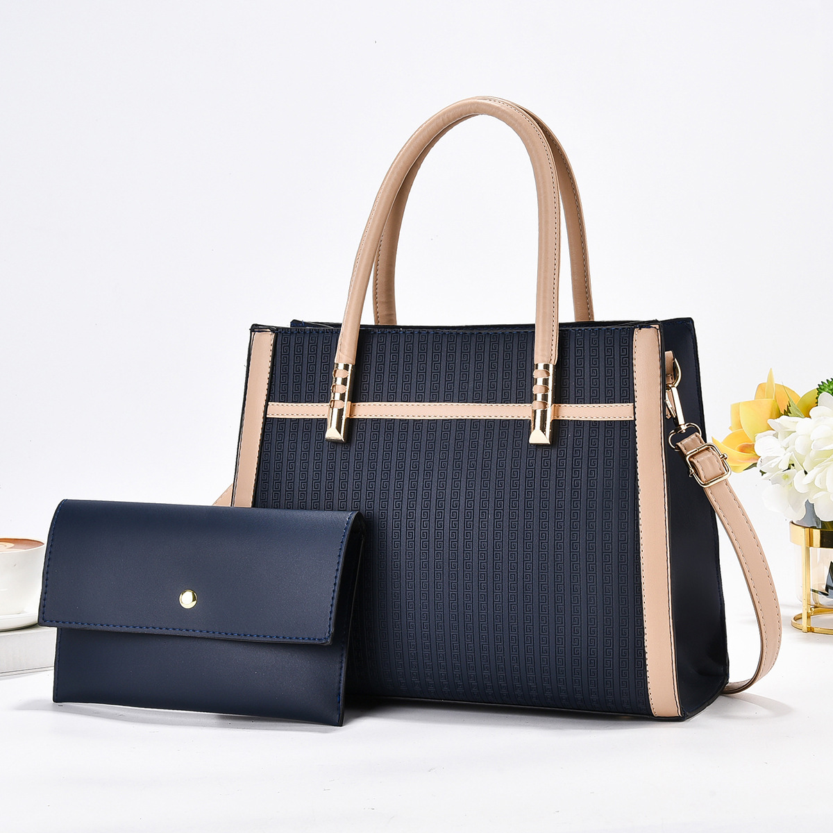 The 2025 new embossed mother-and-child bag with contrasting colors is a fashionable handbag that is simple and elegant. It is a versatile cross-border shoulder bag and a crossbody bag details Picture