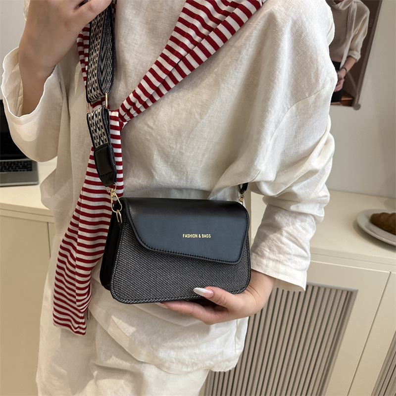 High-end small square bag, versatile and fashionable bag for women, 2025 new crossbody bag, single-shoulder design, underarm women's bag Specification drawing