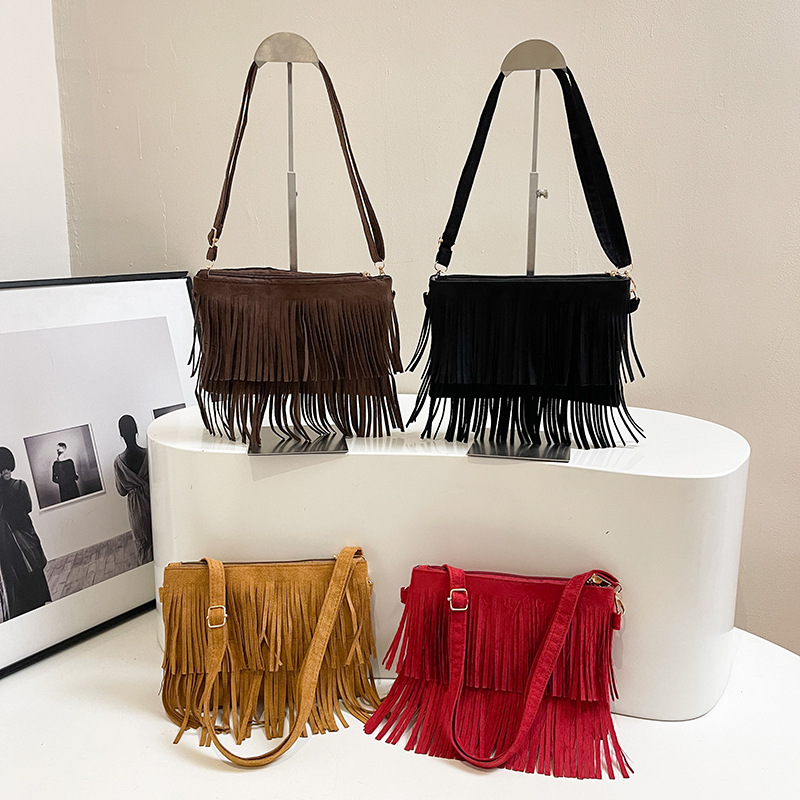 2025 Trendy and individualistic Bohemian style fringed retro suede, casual and stylish single-shoulder crossbody bag Application Scenario