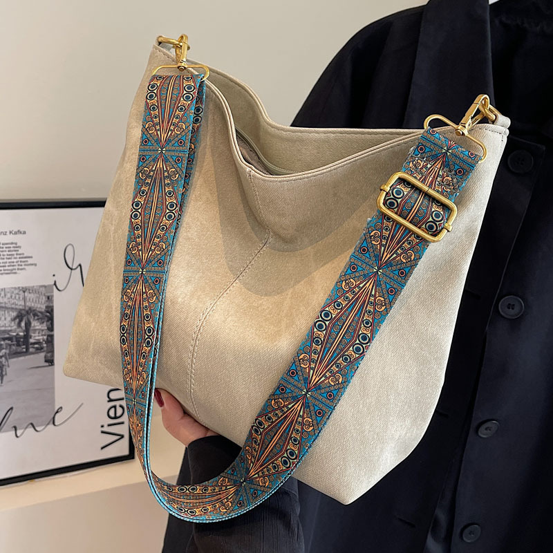 Cross-border bucket bag, niche single-shoulder bag, women's 2025 new trendy and versatile crossbody bag, large capacity retro tote bag full figure