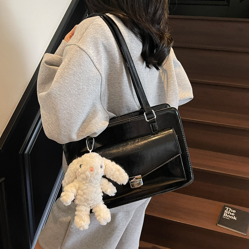 High-end quality, fashionable solid color underarm bag for women, 2025 new large-capacity backpack, stylish and versatile single-shoulder bag Specification drawing