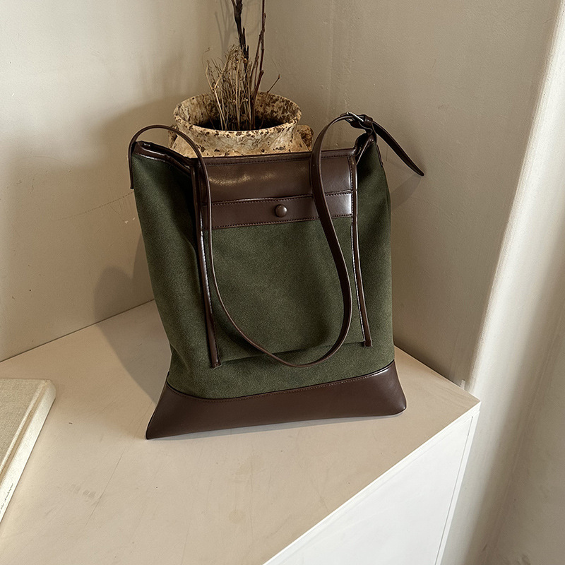 French retro matte tote bag for women 2024 new model, large-capacity single-shoulder crossbody bag, commuter bag, versatile women's bag details Picture