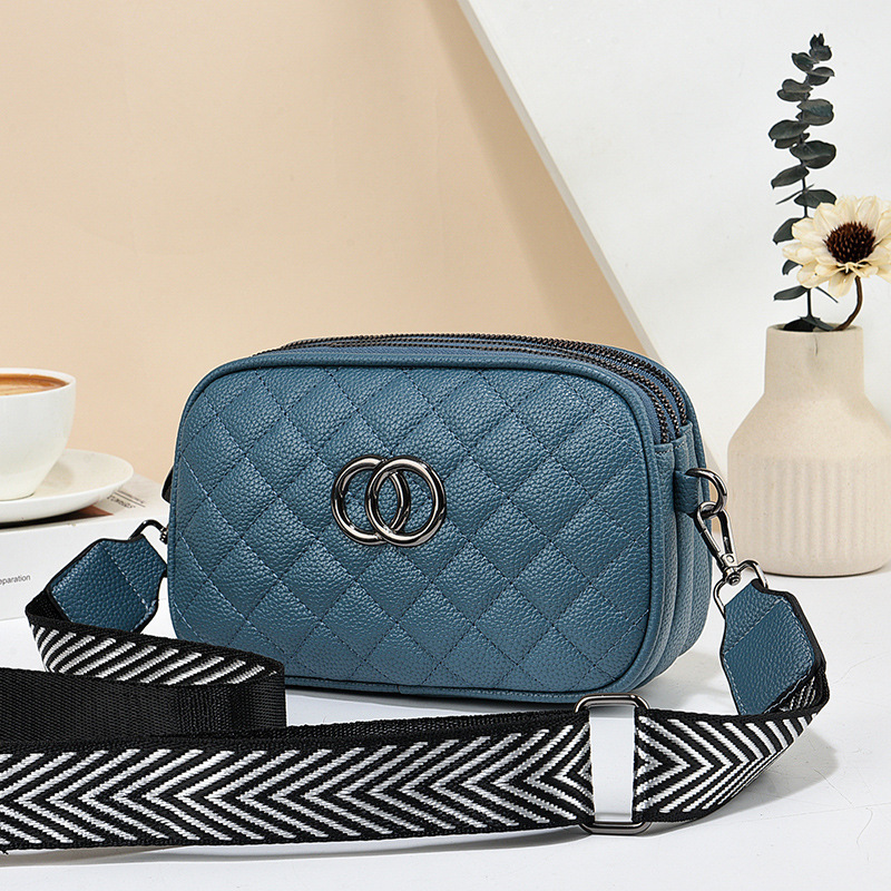 The manufacturer's versatile and stylish foreign trade bag, crossbody bag, small bag, women's 2023 new style single-shoulder bag, fashionable wide shoulder strap full figure