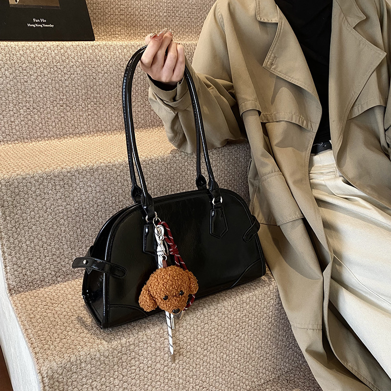 Retro oil-wax leather bowling bag for women, 2024 new style, large-capacity underarm pillow bag, high-end handbag details Picture