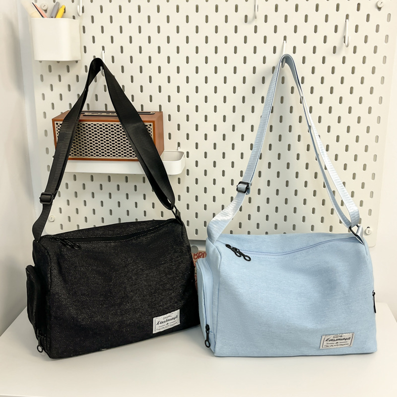 Japanese solid-color crossbody bag 2025 new style simple and casual single-shoulder fabric bag for women, trendy and sporty crossbody bag Application Scenario