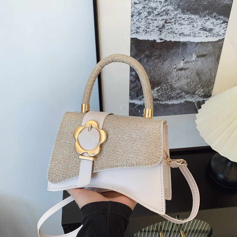 Hand-held small square bag for women, a new spring 2025 fashion single-shoulder bag with color-blocking and patchwork, a small commuting crossbody bag full figure