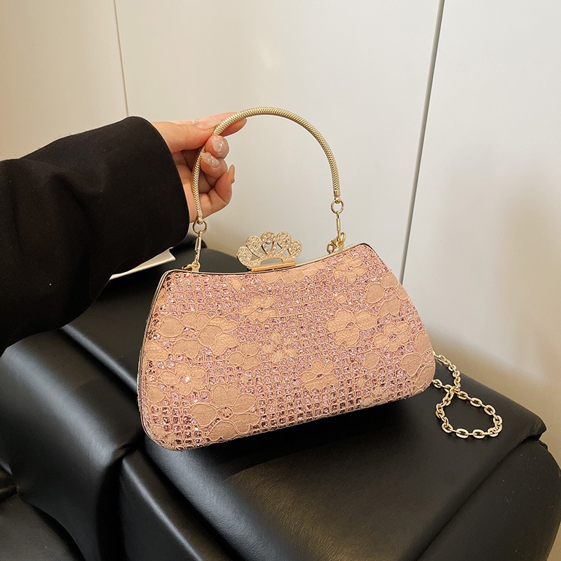 A new summer fashion and stylish dinner bag for cross-border party women in 2025, with a niche design and a single-shoulder crossbody bag details Picture
