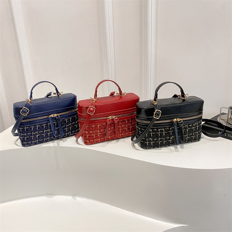 High-end texture, niche design, hand-held box bag, a new spring 2025 fashionable and casual single-shoulder crossbody bag for women Application Scenario