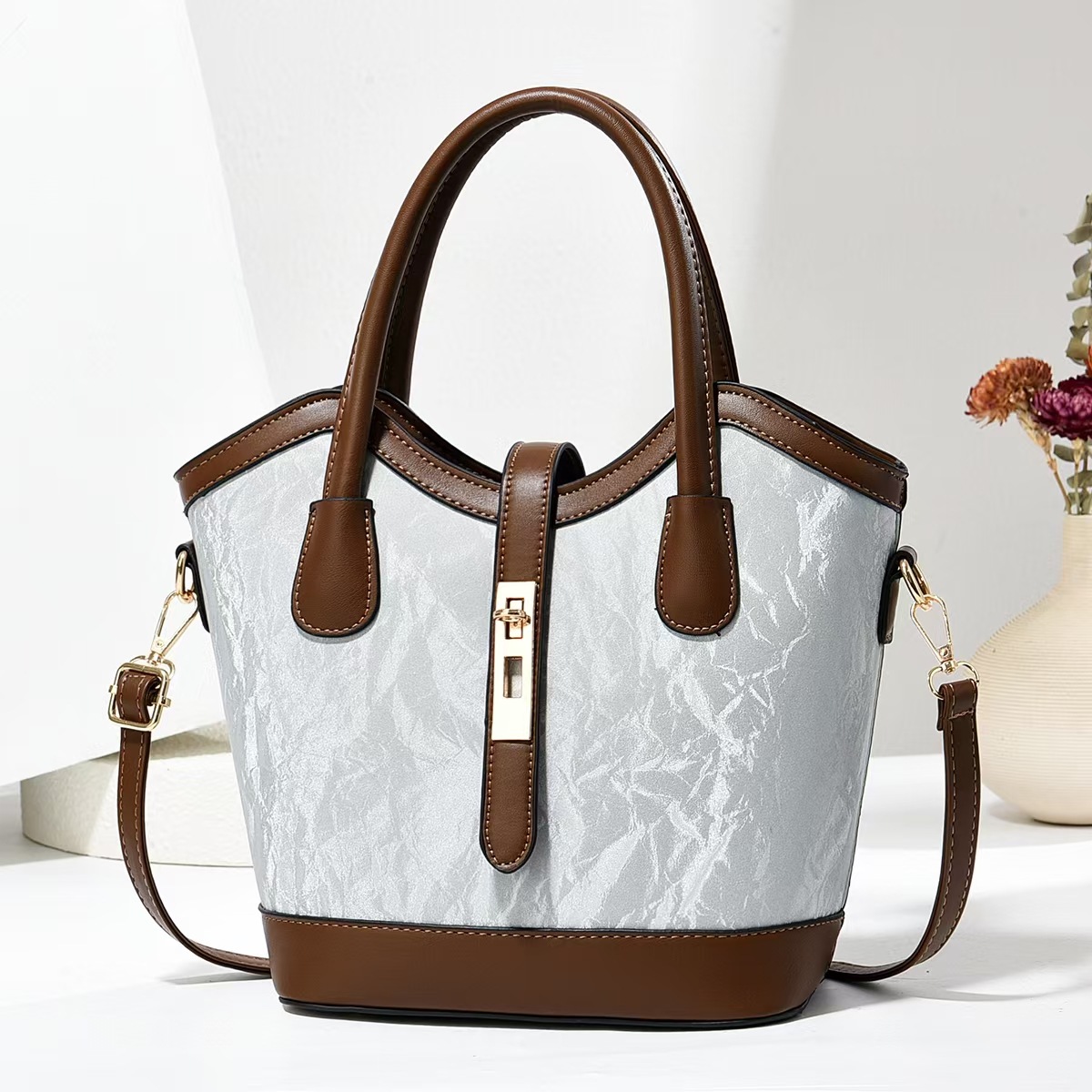 Fashionable handbags, best-selling women's bags, single-shoulder crossbody bags, elegant middle-aged mom bags, versatile 2025 summer new style details Picture