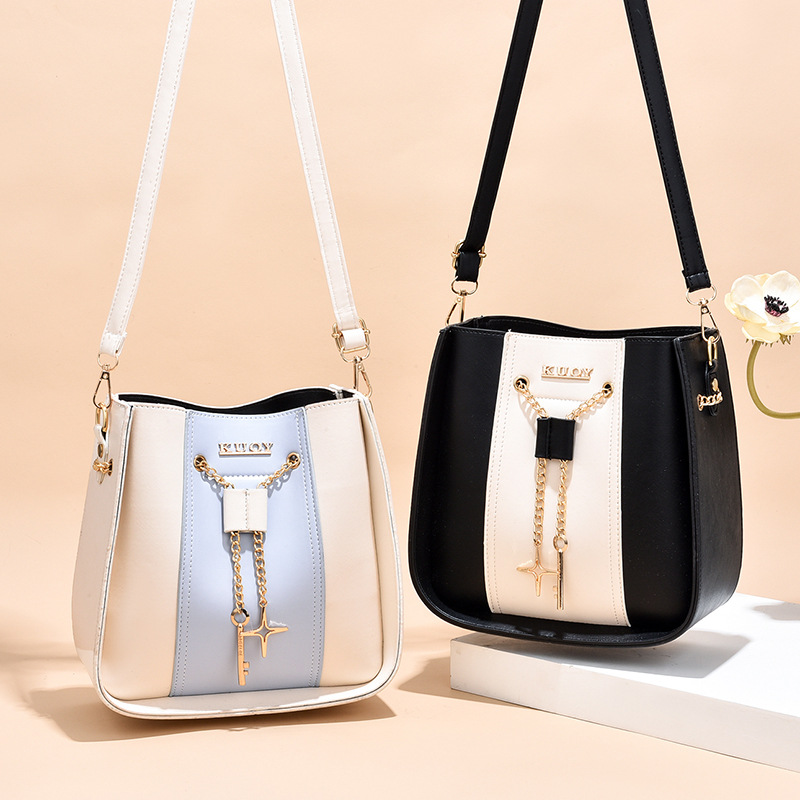 The 2022 new trendy and high-end women's bucket bag from Instagram is a color-blocking wide-band crossbody bag Application Scenario