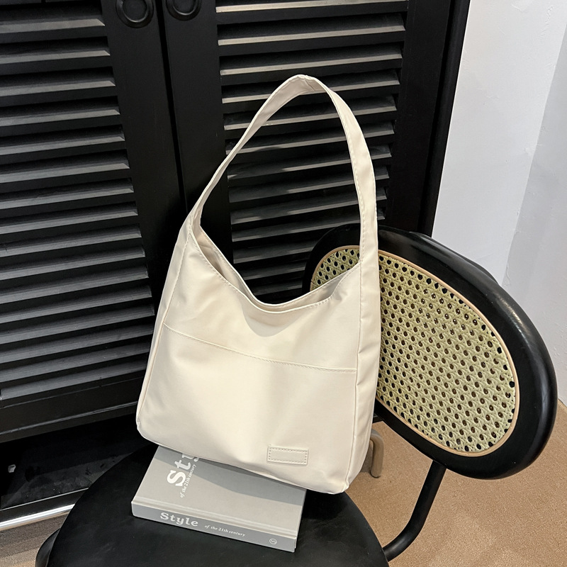 Fashionable and simple single-shoulder bag 2025 Spring New niche trendy handbag, casual and trendy large-capacity tote bag full figure