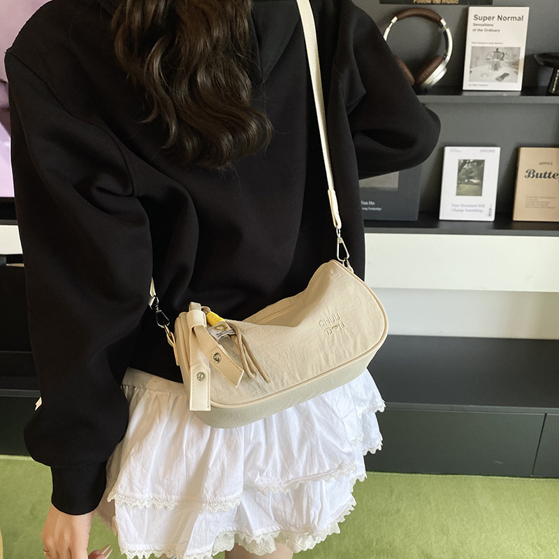 Fashionable pillow bag 2025 Summer new solid color small square bag, versatile women's bag, high-end single-shoulder bag, bestseller crossbody bag Application Scenario