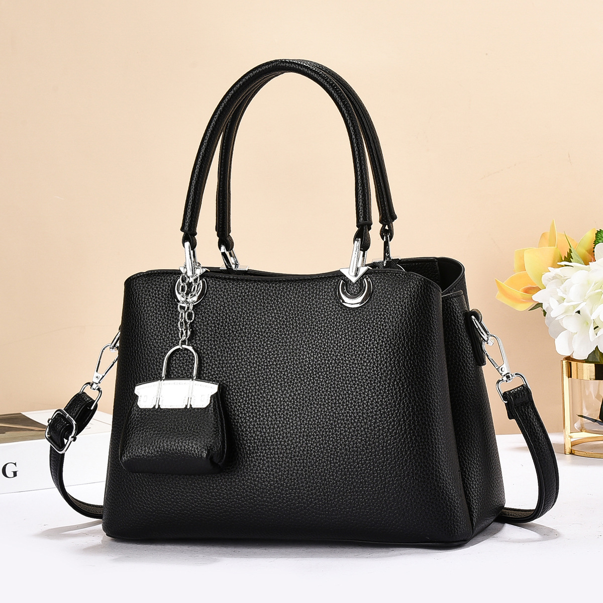 Summer grand and large-capacity fashion bag 2025 single-shoulder new ladies' trendy and simple crossbody bag for middle-aged moms full figure
