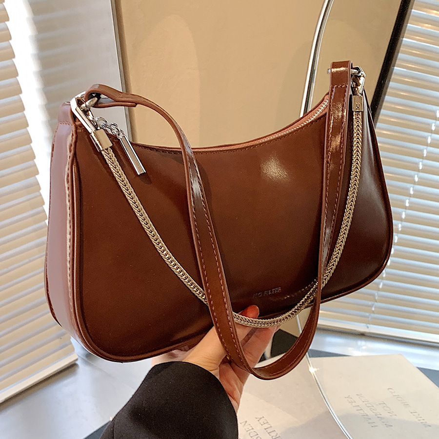 A high-end French light luxury underarm bag for women, a new 2024 fashionable and versatile commuting bag, a simple single-shoulder crossbody bag full figure