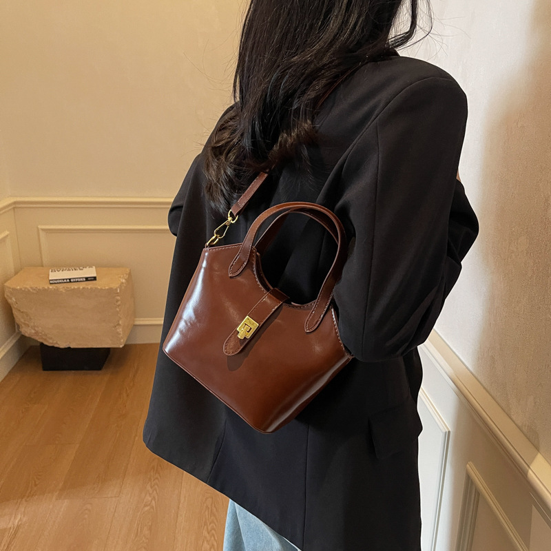 High-end commuter fashion hand-held bucket bag for women 2025 new style simple single-shoulder underarm bag crossbody bucket bag details Picture