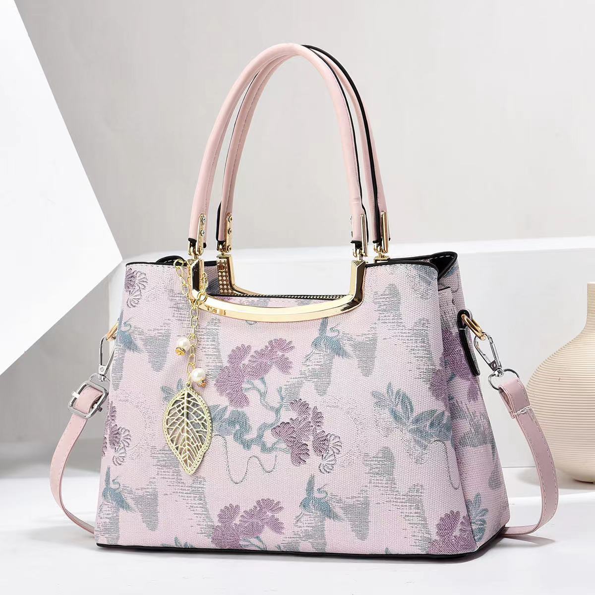 Embroidered new Chinese-style large-capacity handbag for women and mothers, elegant and high-end crossbody bag for women details Picture