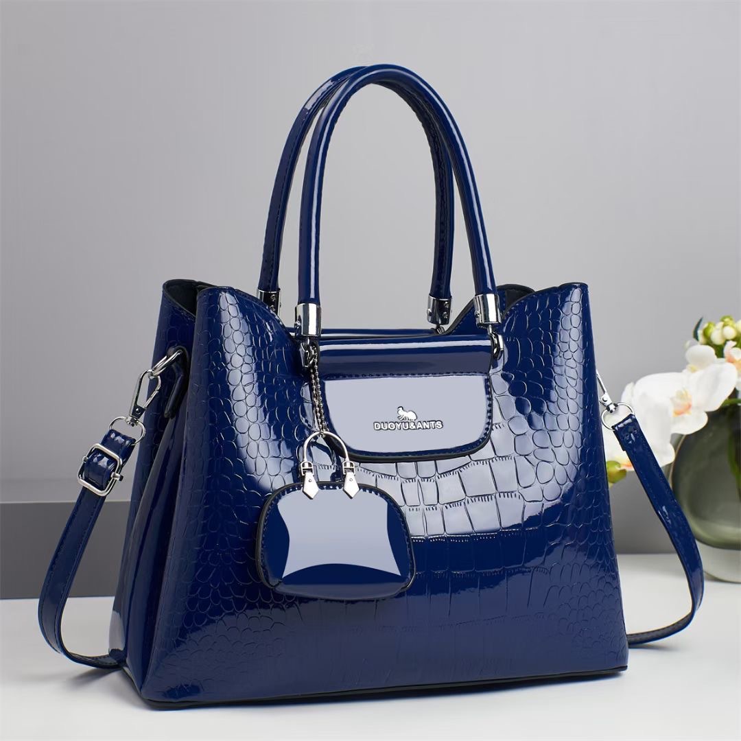 The new women's handbag from foreign trade features a trendy and retro texture. It is a large-capacity casual and versatile crossbody bag with a fashionable and elegant style details Picture