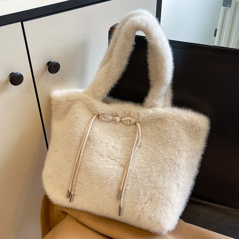 Large-capacity furry bag for women, 2024 new style hand-held plush underarm bag, versatile single-shoulder tote bag for student commuting full figure