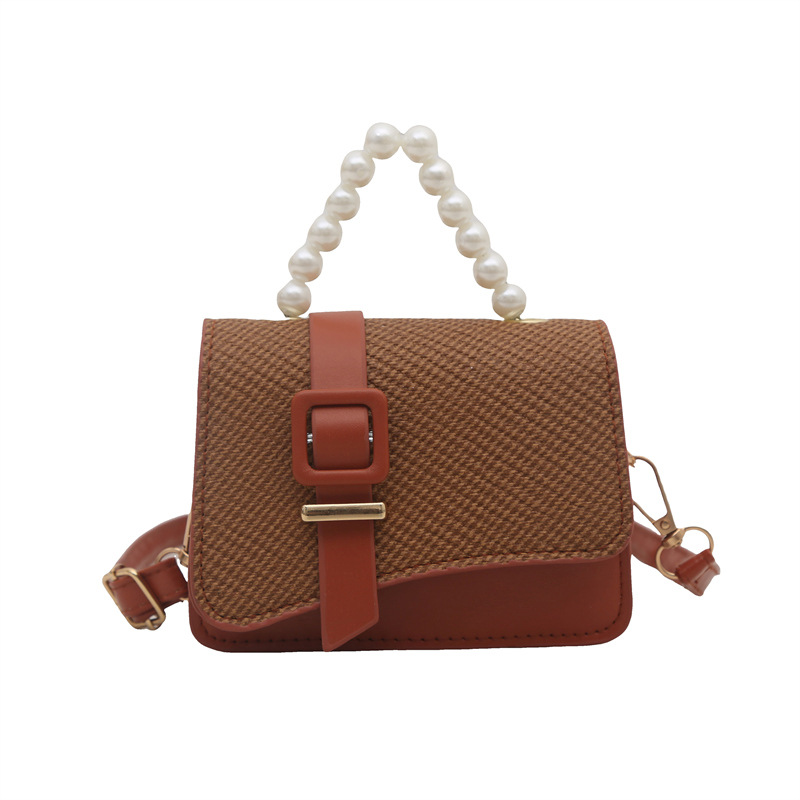 This is a stylish and versatile single-shoulder crossbody bag for women, featuring a fresh and elegant style. It's a small square bag with embroidered thread Item Picture