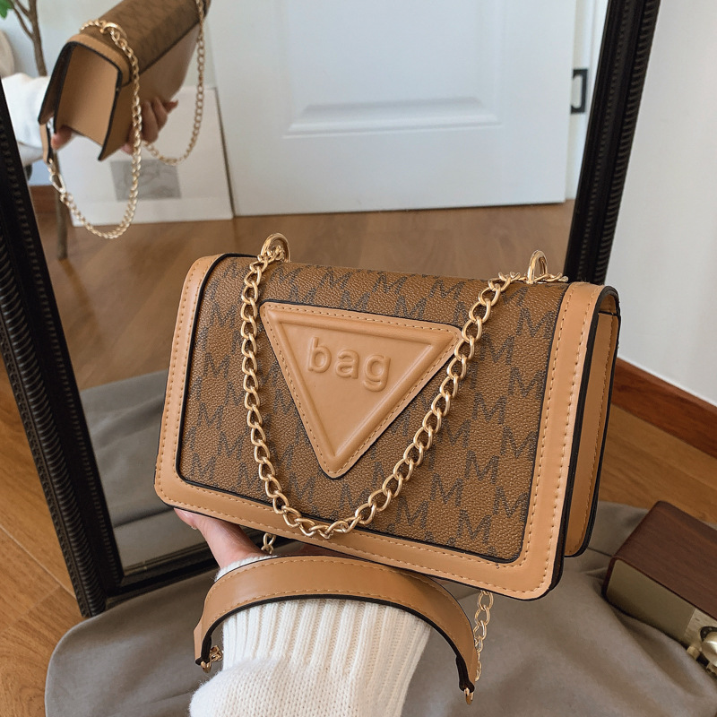 A trendy, fashionable, versatile and high-quality single-shoulder crossbody women's bag, a new cross-border commuting small square bag with letter prints full figure