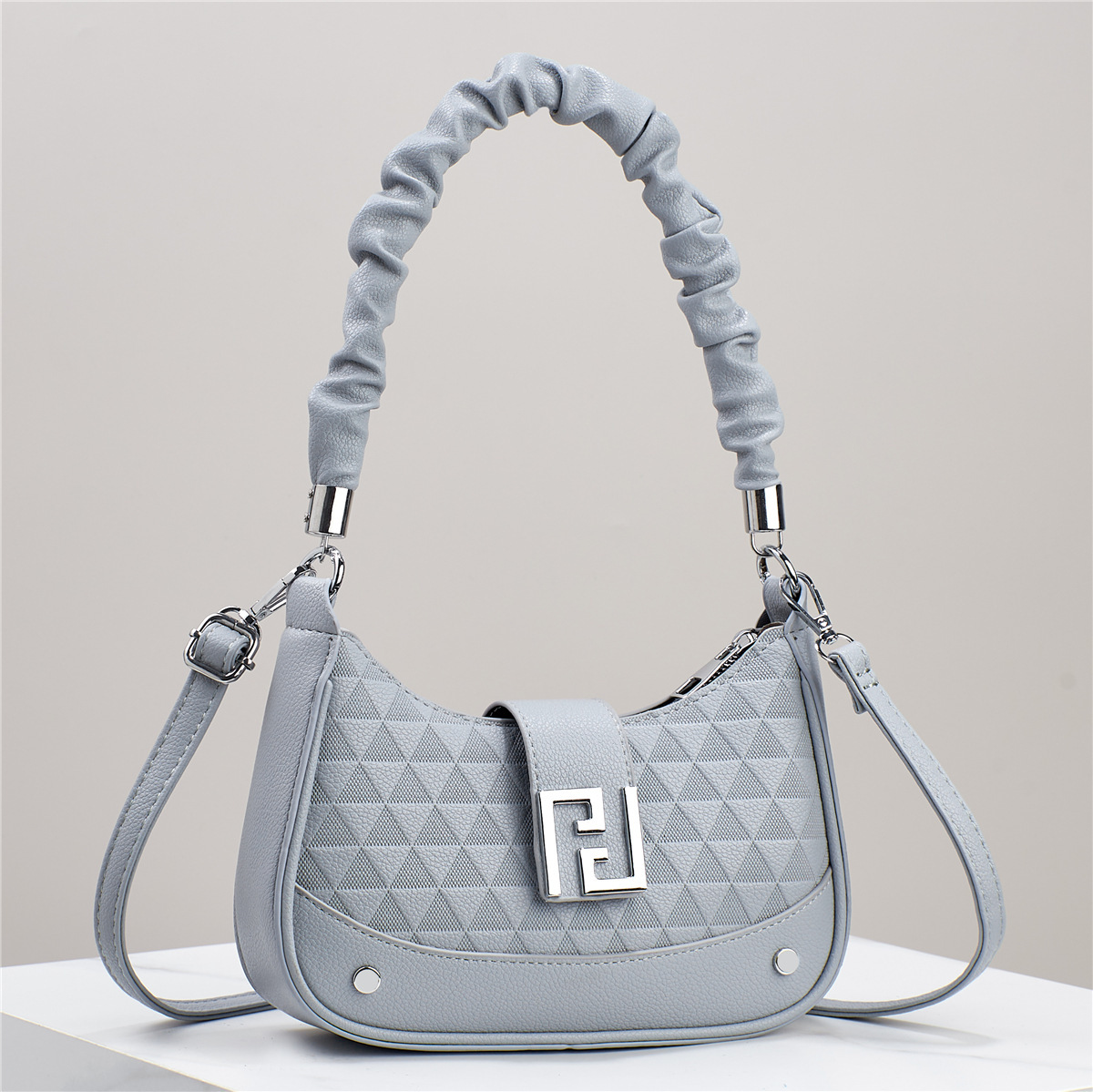 A niche design chain women's bag, 2025 new style, sweet and cool, spicy girl style, single-shoulder armpit bag, versatile crossbody bag Specification drawing