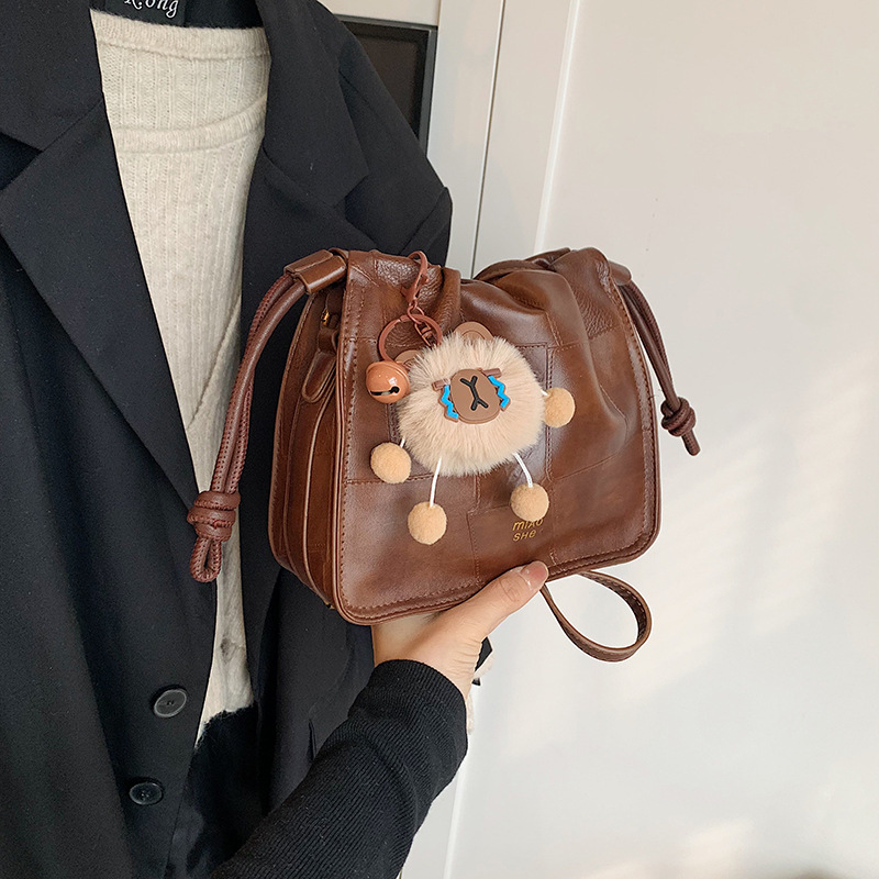 Retro and fashionable drawstring bucket bag for women, 2024 new style, simple and casual, versatile shoulder bag, high-end quality crossbody bag Specification drawing