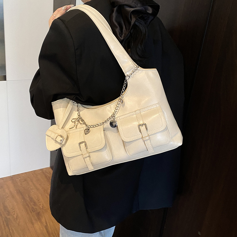 New Spring/Summer 2025 casual, versatile, fashionable and simple underarm bag for women, cool and spicy single-shoulder bag for women with multiple pockets Application Scenario