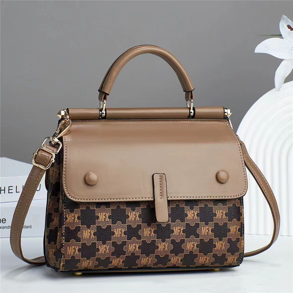 High-end texture printed handbag, women's bag, 2023 new style, niche, fashionable and elegant single-shoulder bag, personalized crossbody bag full figure