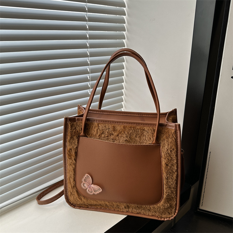 Autumn and winter niche design bags for women 2024 New plush patchwork bags, crossbody bucket bags, and commuter furry bags full figure