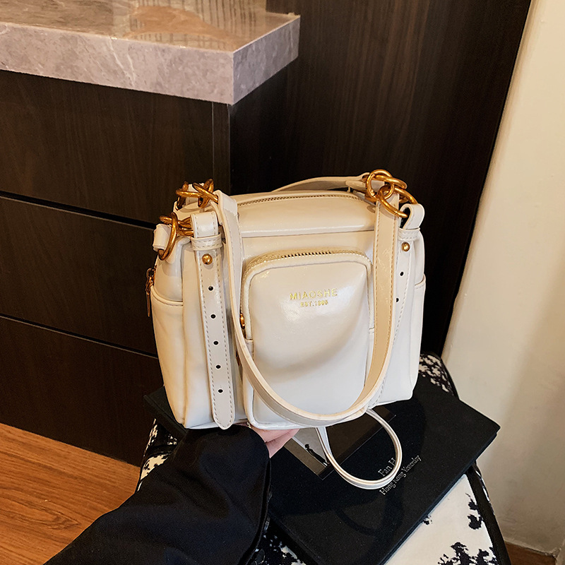 Trendy and fashionable hand-held small bag for ladies, 2025 new style simple square bag, casual and versatile, personalized single-shoulder crossbody bag details Picture