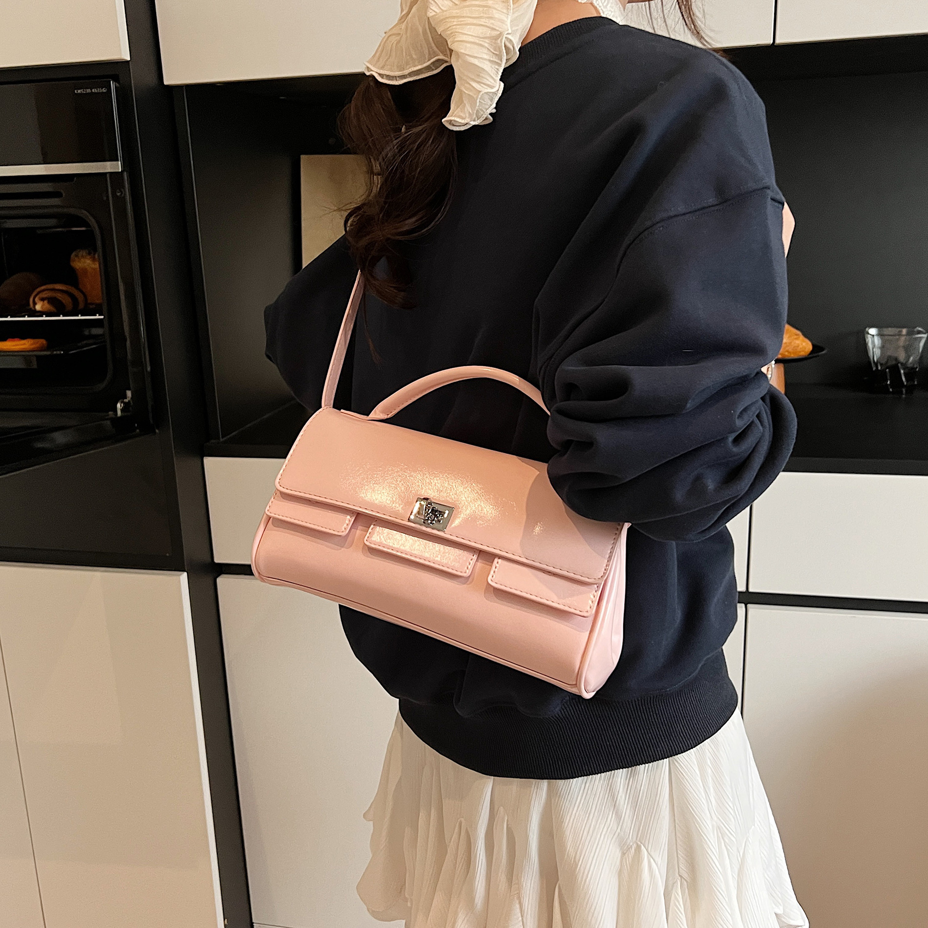 A niche design 2025 new trendy, fashionable, versatile flip-top handbag, a simple and casual single-shoulder crossbody bag for commuting Specification drawing