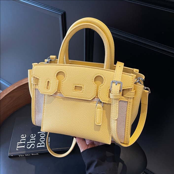 A new 2025 trendy retro patchwork large-capacity handbag, a versatile and fashionable commuter single-shoulder crossbody bag for women full figure