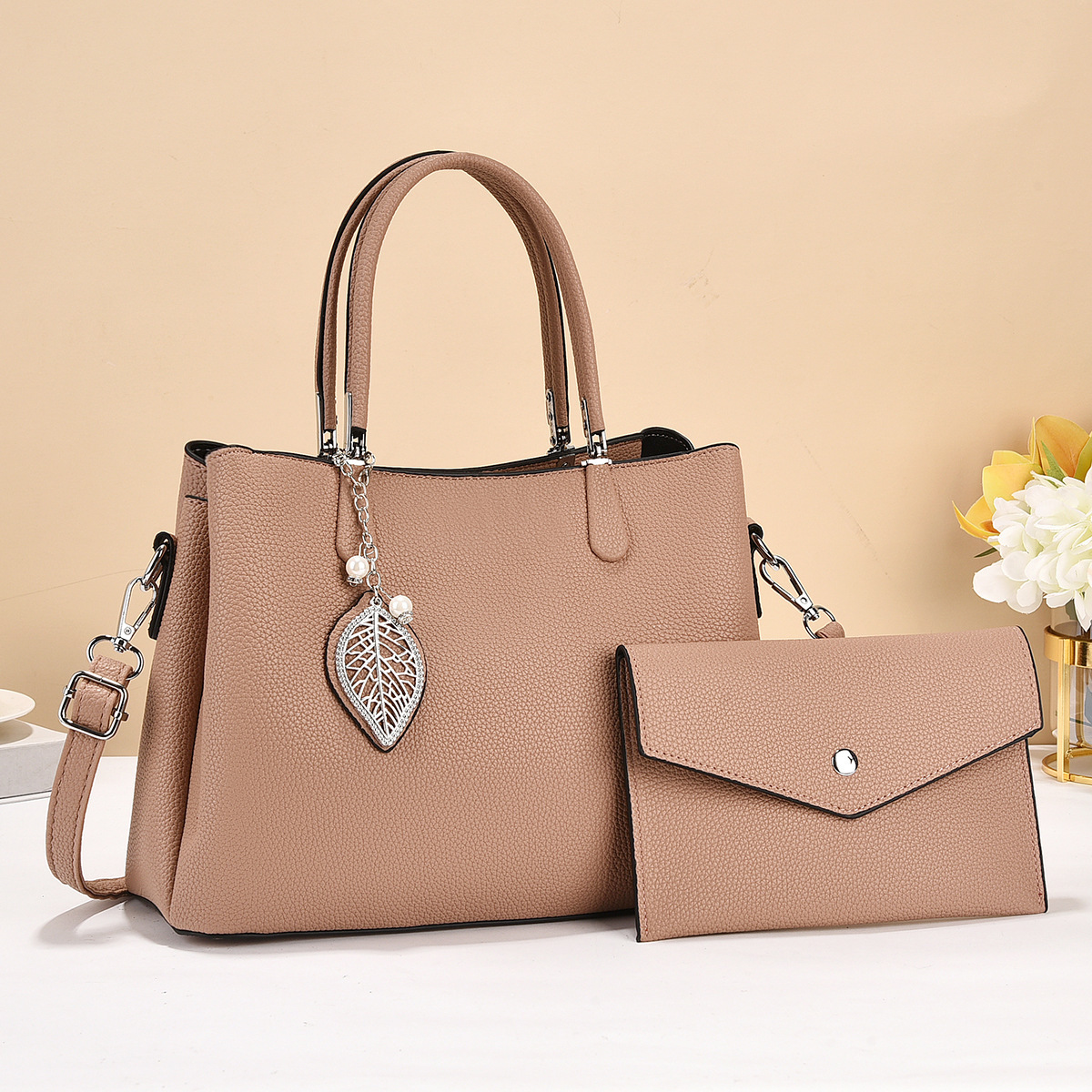 Summer foreign trade women's single-shoulder crossbody bag, new women's bag manufacturer, foreign trade fashionable and versatile trend Application Scenario