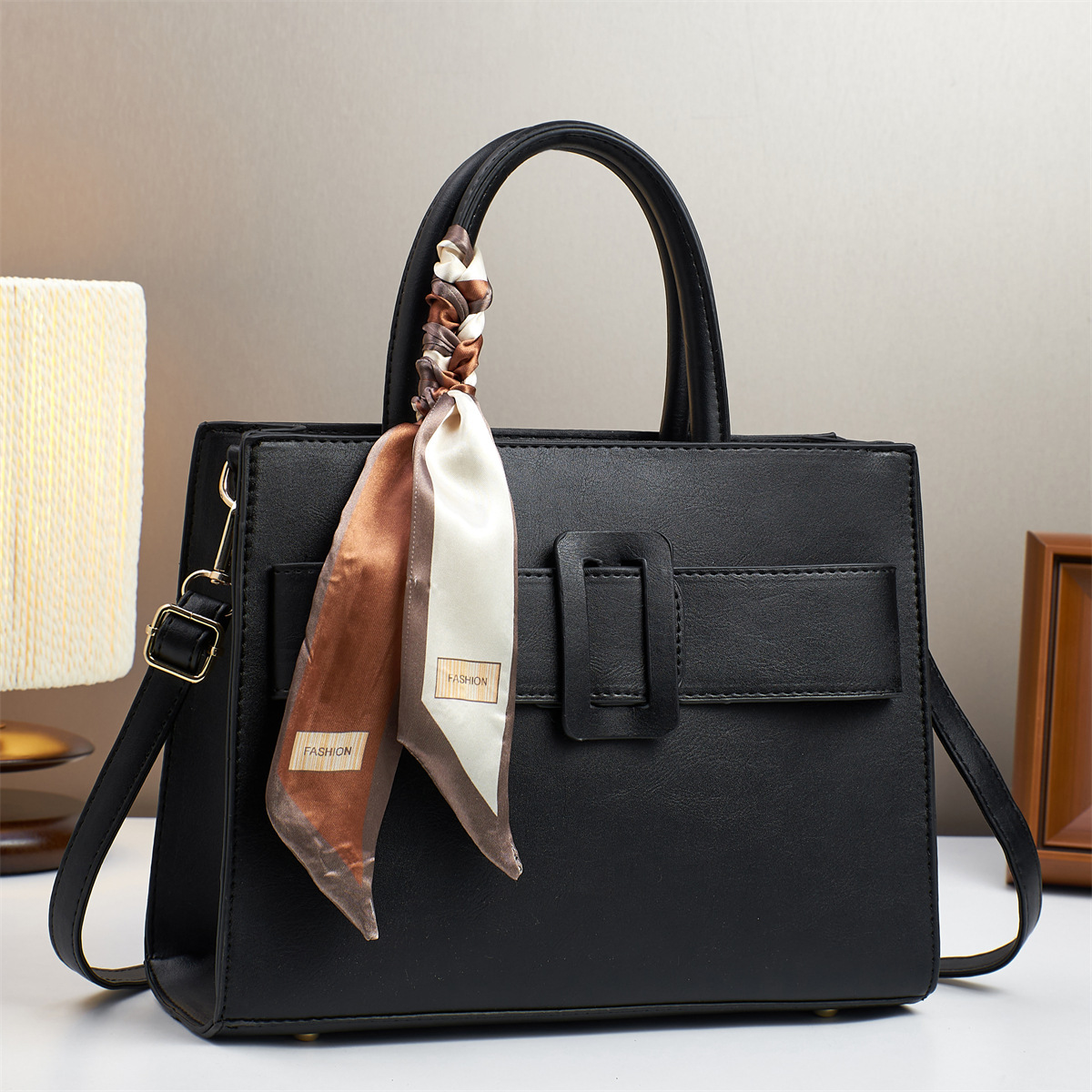 New macaron fashion handbag, large-capacity commuting versatile shoulder bag, simple cross-border crossbody bag for mom full figure