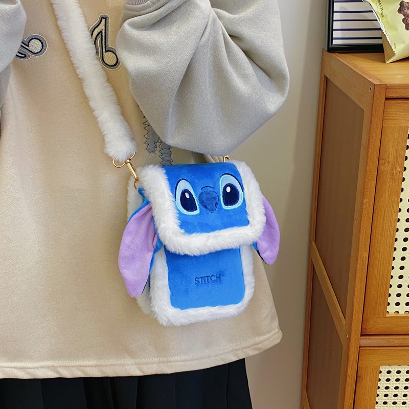 Cartoon strawberry bear doll bag, Qiqi's cute crossbody bag, mobile phone bag, children's plush bag, mobile phone bag manufacturer wholesale Specification drawing