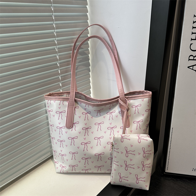 Korean-style sweet and cute texture forest-themed bow tote bag, large-capacity bucket bag, commuter single-shoulder bag full figure