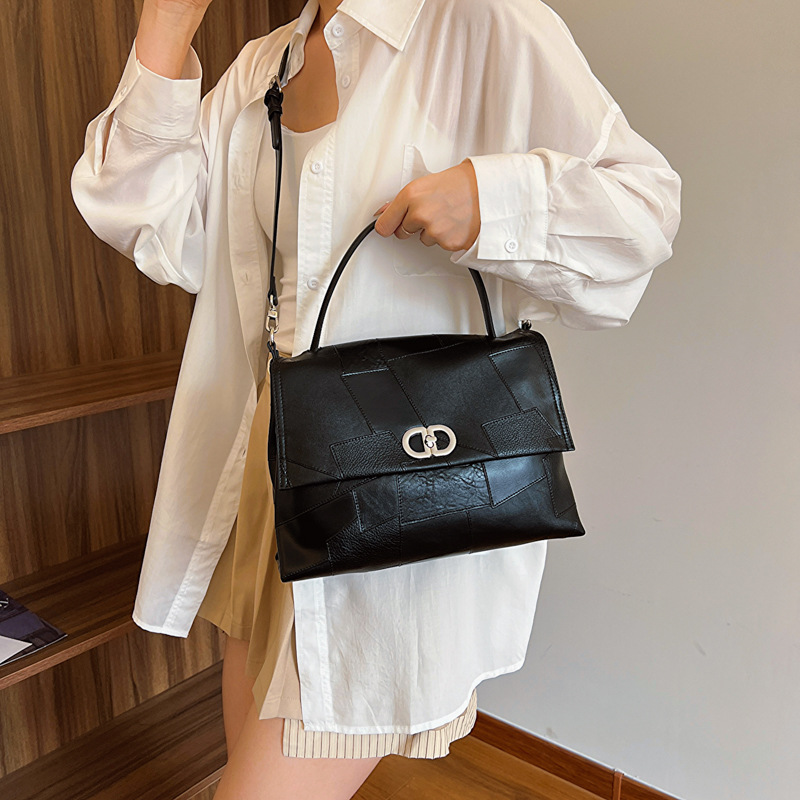 This niche design soft-leather large-capacity official handbag is a new fashion and versatile single-shoulder crossbody bag for women in 2025 Application Scenario