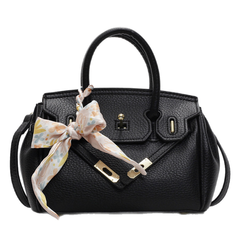 The high-end, light luxury and elegant Kelly handbag for women in the summer of 2025 is simple and stylish with contrasting colors and is a versatile single-shoulder crossbody bag Item Picture