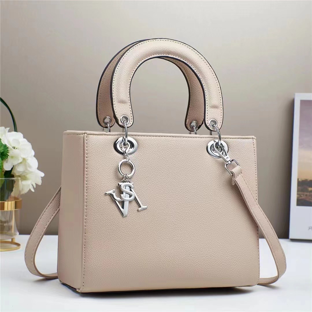 The new Princess Diana handbag is fashionable, versatile for cross-border use, with a high level of appearance and large capacity. It is a high-end single-shoulder crossbody bag Specification drawing