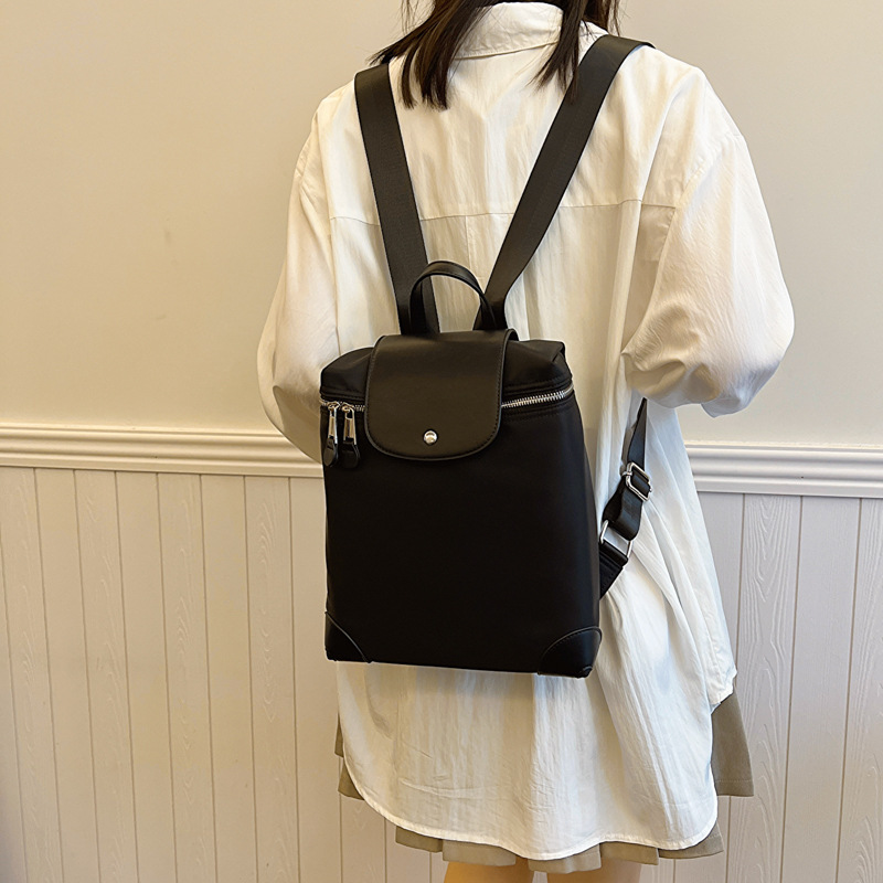 This is a stylish and simple single-shoulder bag with a wide shoulder strap from Japan and South Korea. It's a new 2024 trendy INS backpack for casual wear and youth Application Scenario