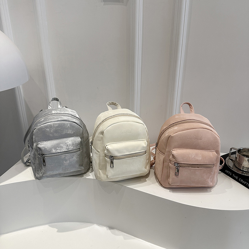 New mini backpack for college students in summer 2025, versatile for commuting and going out, crossbody bag, handbag Application Scenario