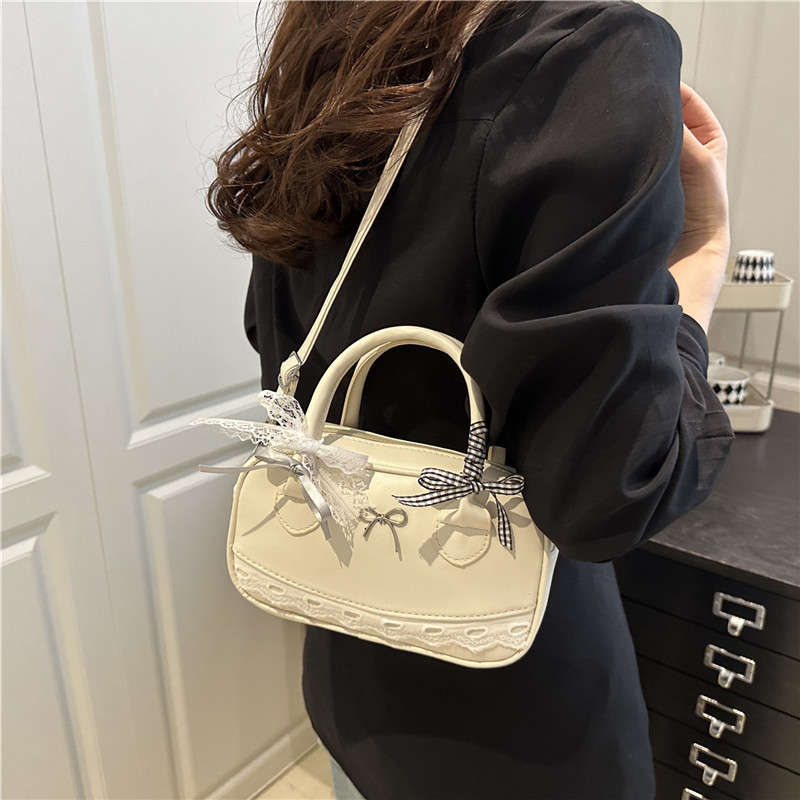 A trendy, versatile and cute lace hand-held Boston bag for women, a high-end single-shoulder crossbody bag for summer 2025 details Picture