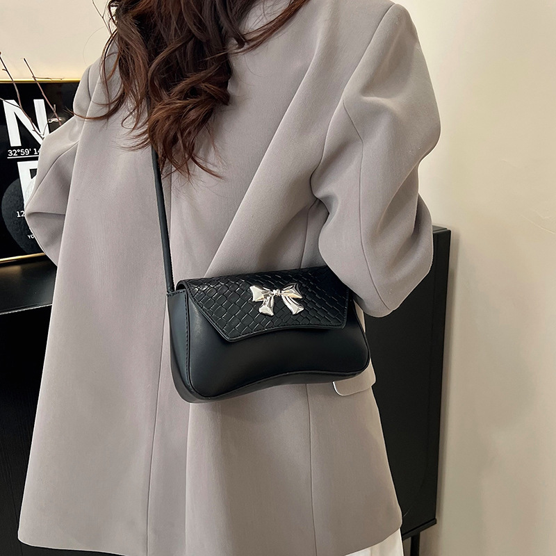 Retro and stylish small bag for women 2025, a trendy and versatile crossbody bag, a fashionable single-shoulder underarm bag for women Specification drawing