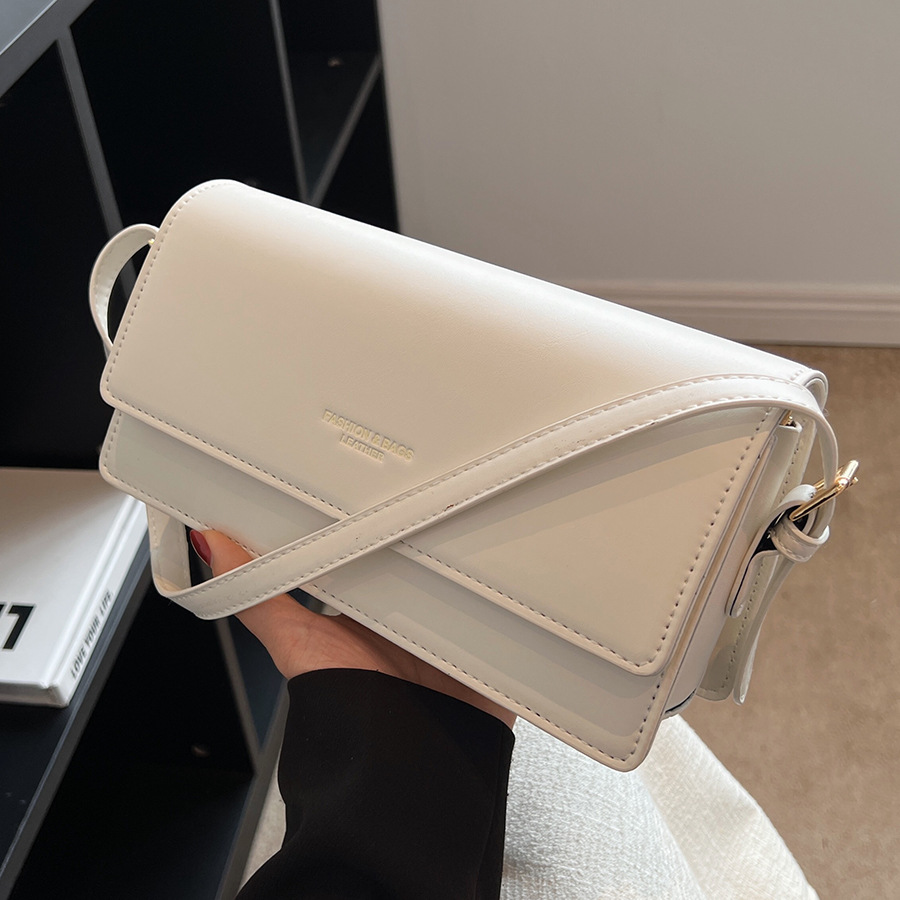 High-end and fashionable commuting small square bag for women, 2024 new trendy and versatile single-shoulder bag, elegant and light luxury crossbody bag full figure