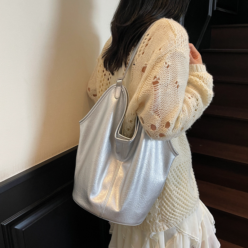 Korean style commuter bag, soft surface bucket bag for women, 2025 new niche underarm bag, fashionable tote bag, casual single-shoulder bag Specification drawing