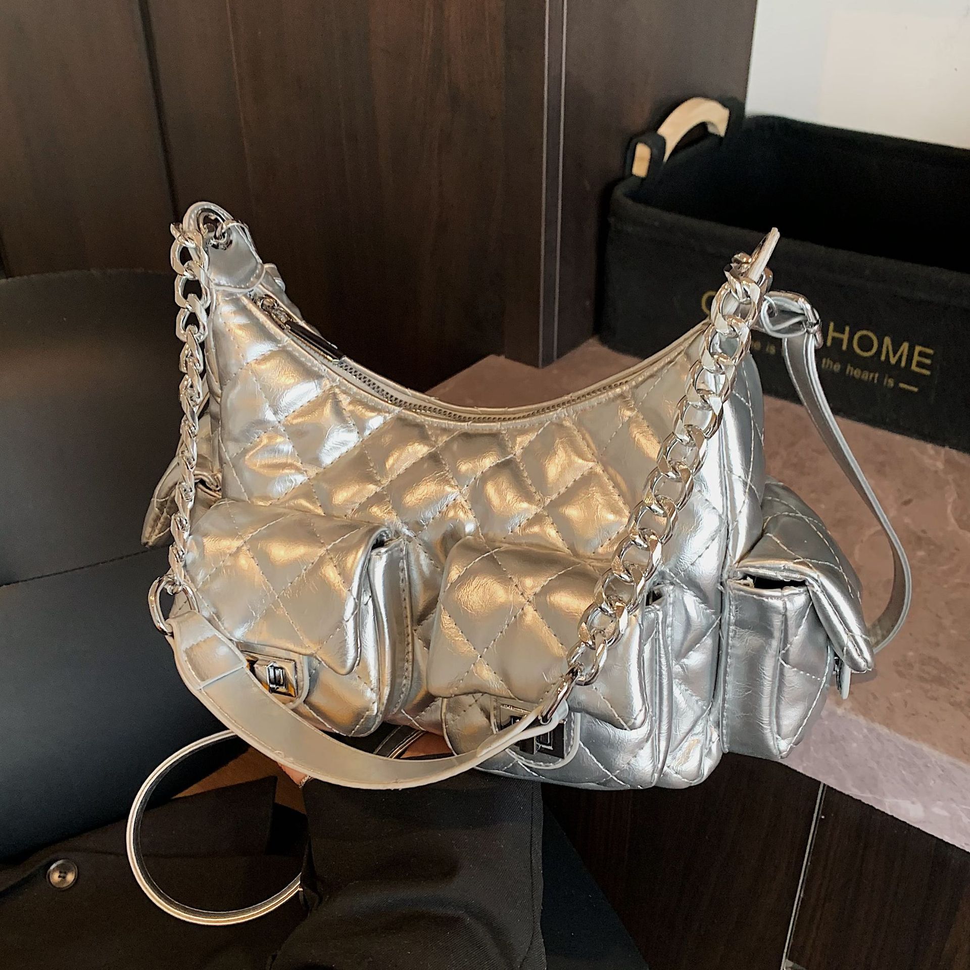 Xiaoxiangfeng multi-pocket chain underarm bag for women, new Spring/Summer 2025, high-end and fashionable diamond-shaped crossbody bag, trendy full figure
