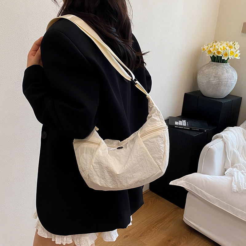 Cross-border large-capacity bag for women Spring/Summer 2025, new niche design, single-shoulder crossbody bag, simple commuting dumpling bag details Picture