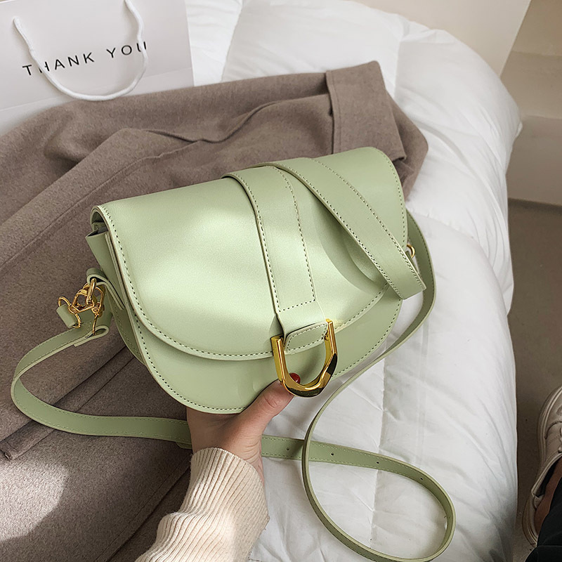 A high-end and niche design bag, a new fashion crossbody bag for women in 2025, simple solid color single-shoulder armpit saddle bag Specification drawing