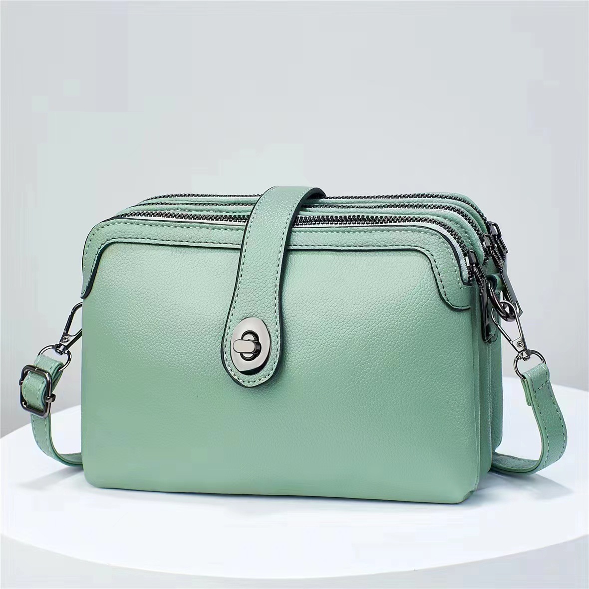 One-stop delivery of 2023 new solid-color multi-compartment large-capacity, simple and elegant cross-border single-shoulder hand-carry small square bag full figure