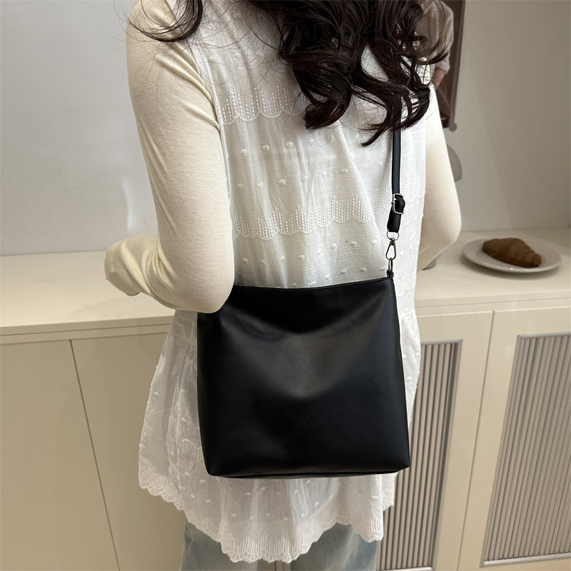 Simple and niche design, large-capacity women's bag, Spring 2025 new versatile tote bag, fashionable single-shoulder crossbody bag for women Specification drawing